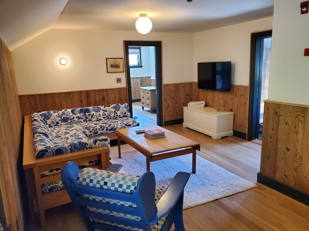 Deluxe Suite photo 2
