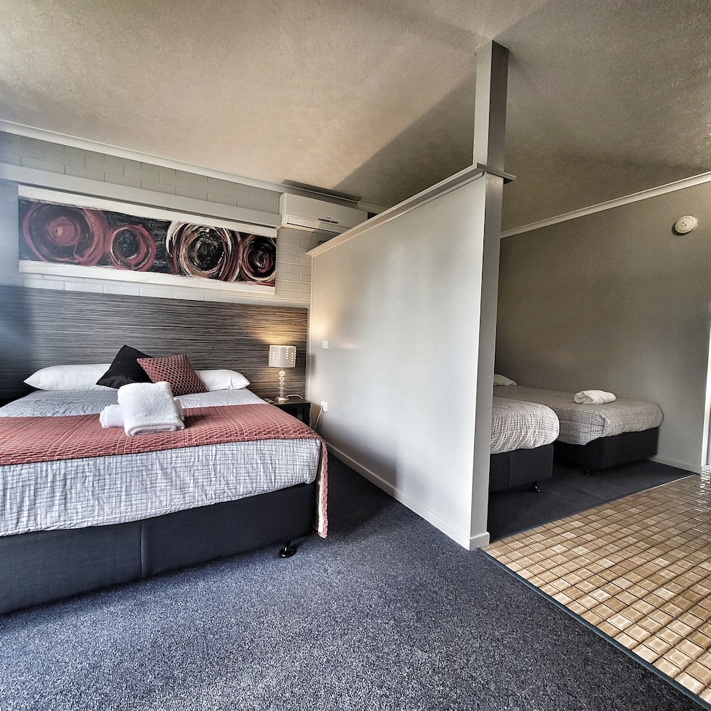 Family Room, Multiple Beds