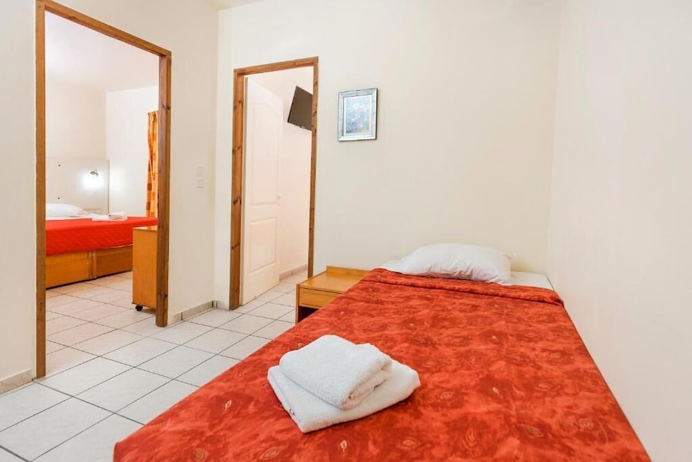 Family Room, 2 Bedrooms - Photo 3