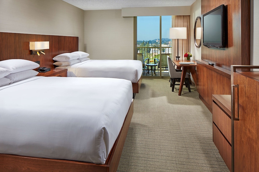 Deluxe Room, 2 Queen Beds, Mountain View - Photo 2