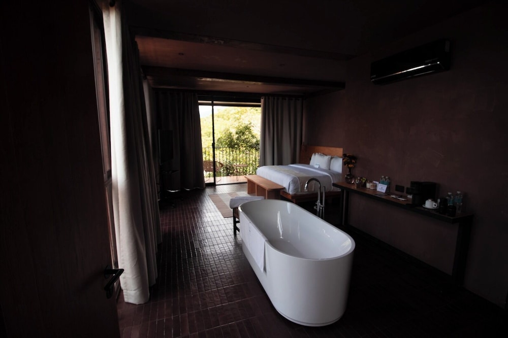 Luxury Suite, Mountain View