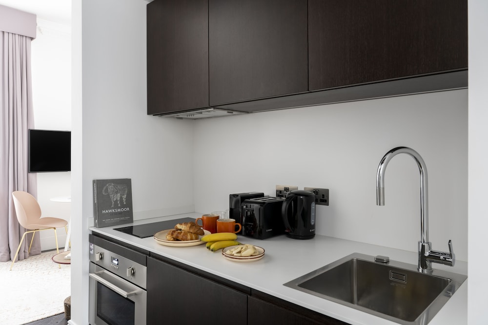 One Bedroom Apartment with Washer/Dryer photo 3