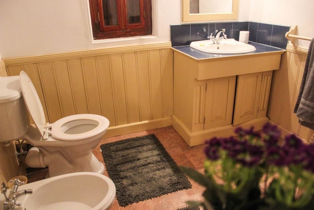 Luxury Suite, 1 King Bed, Hill View photo 2
