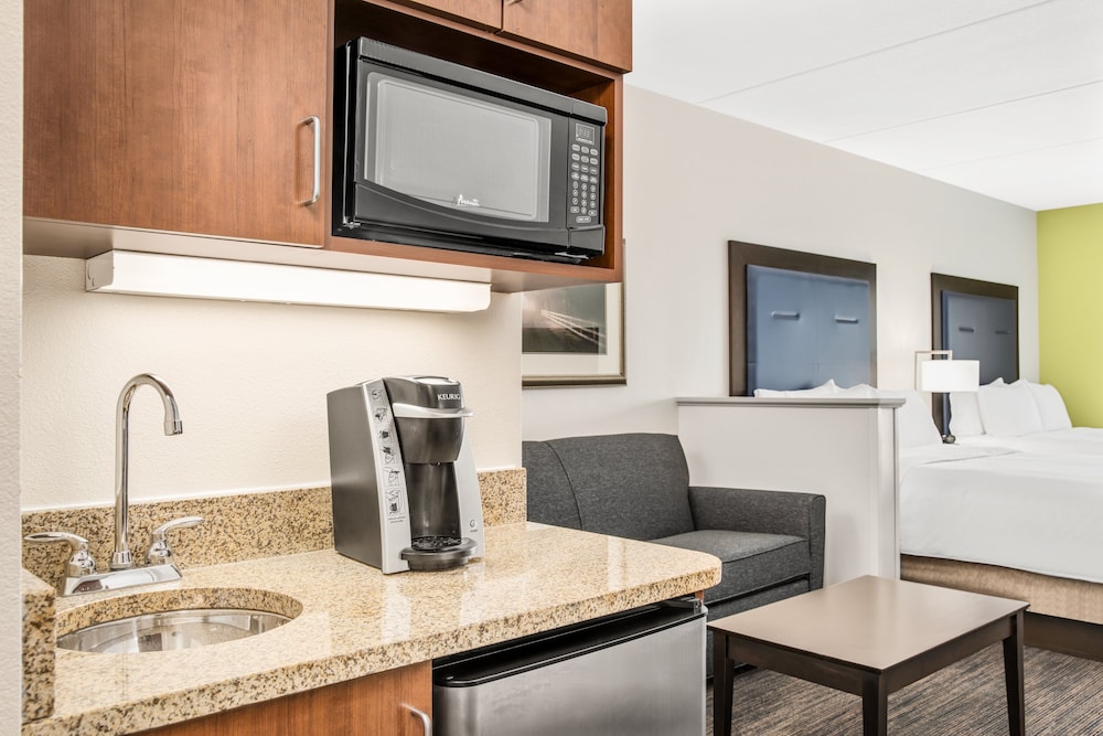 Suite, Multiple Beds - Photo 3