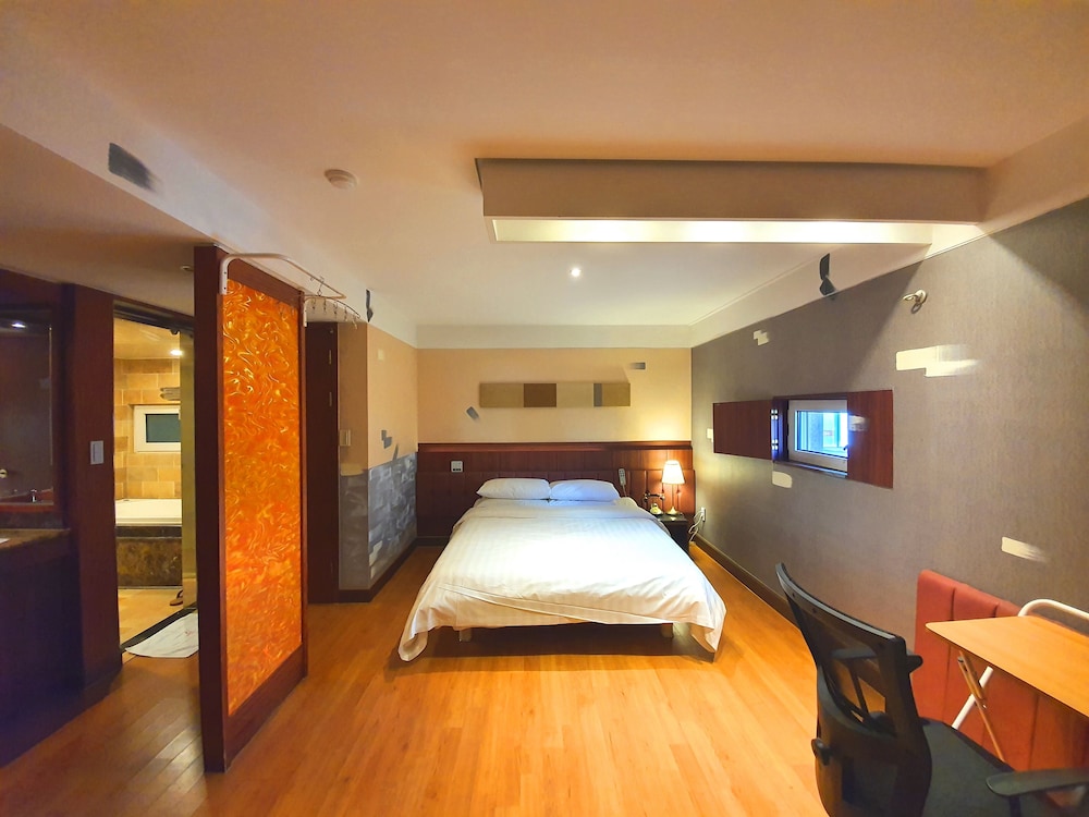 Deluxe Room (Breakfast included) photo 3