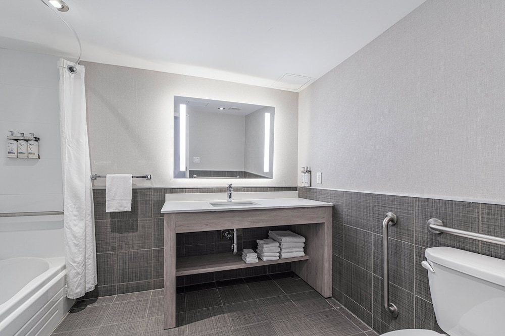 Suite, 1 King Bed, Accessible (Access Tub) - Photo 1