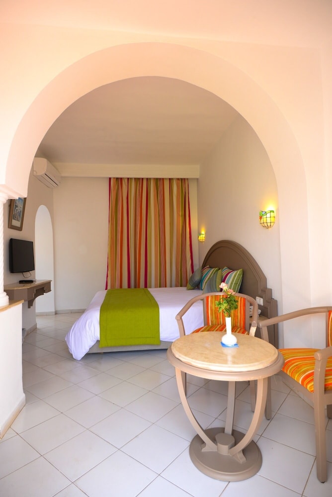 Basic Double Room photo 3