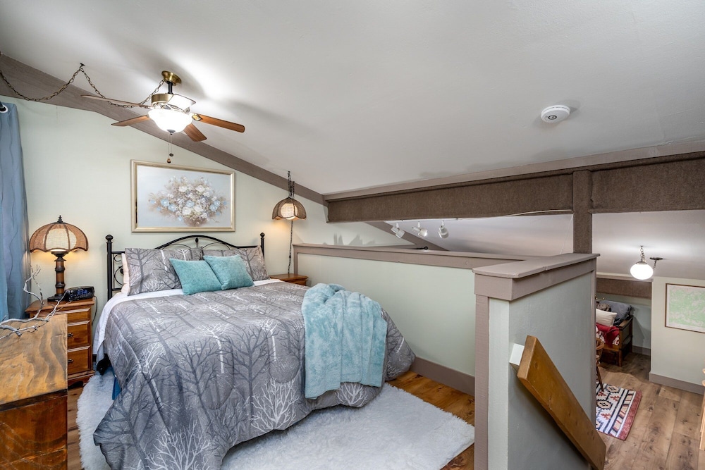 Condo, 1 Bedroom photo 2