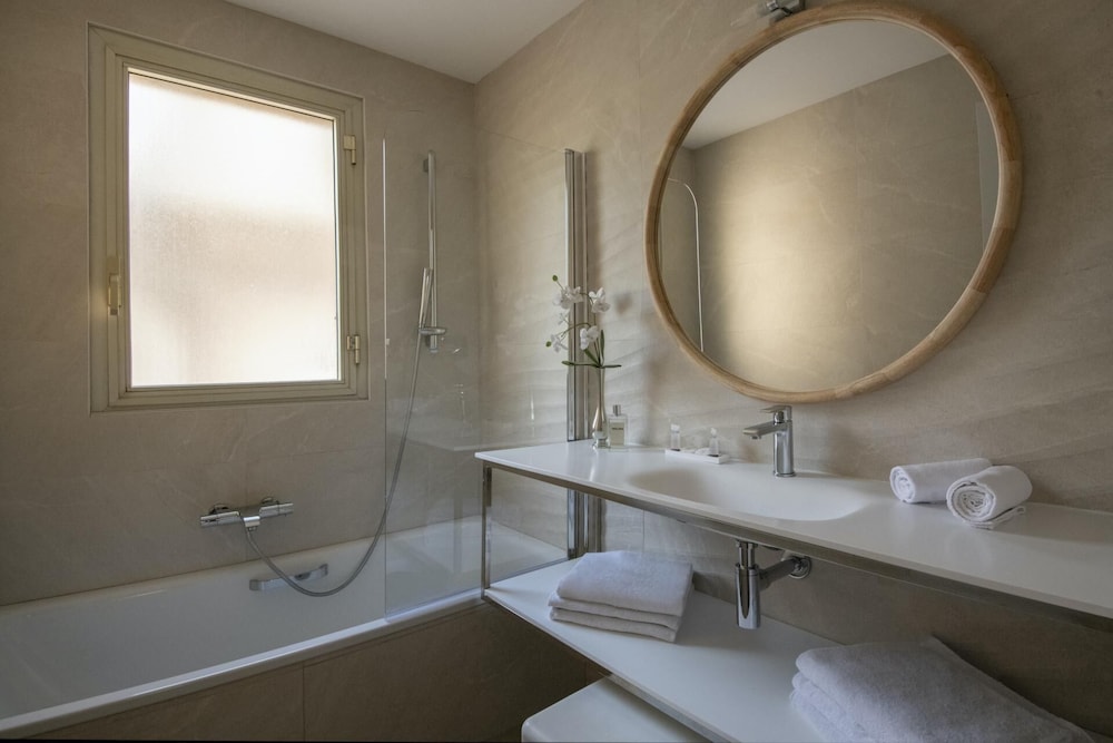 Luxury Double Room, Ensuite, Garden View - Photo 6