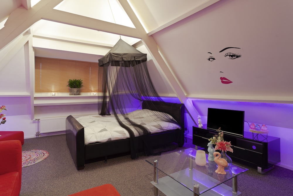 Double Room (Attic Room) photo 2