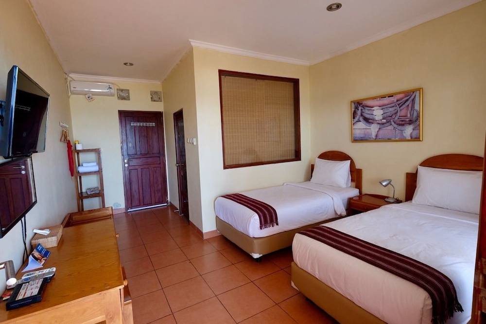 Superior Double or Twin Room, Beach View photo 3
