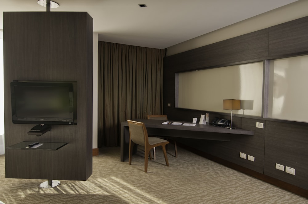 Junior Suite, 1 King Bed photo 3