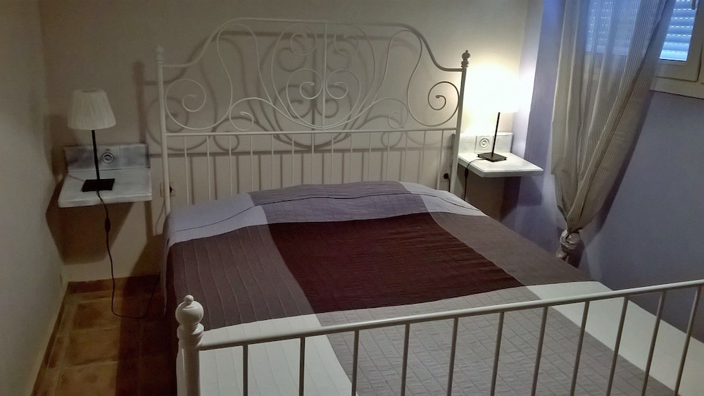 Duplex, 3 Bedrooms, 2 Bathrooms photo 1
