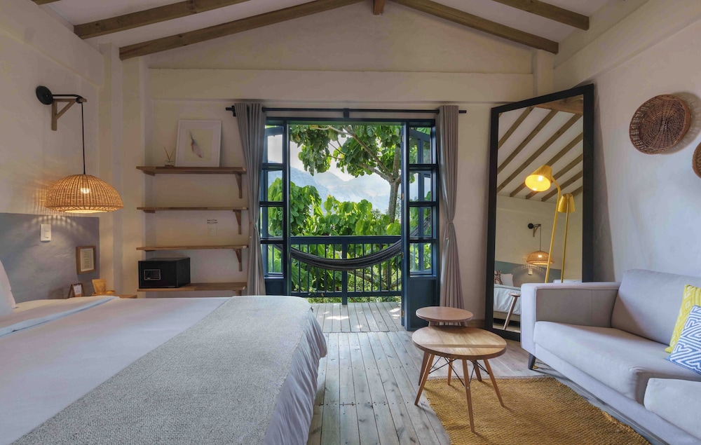 Standard Suite, Balcony photo 3