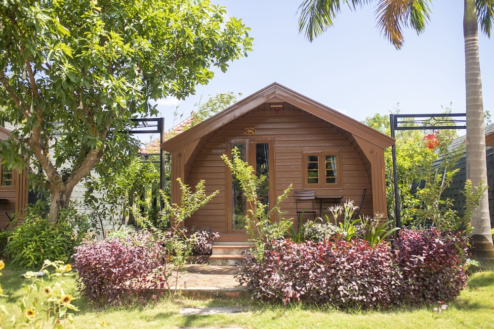 Superior Bungalow - Photo 3