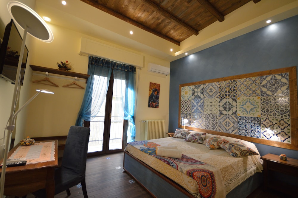 Basic Double Room Single Use, Private Bathroom