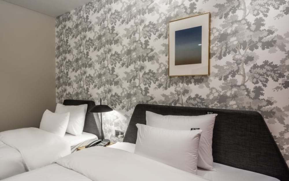 Deluxe Twin Room - Photo 16
