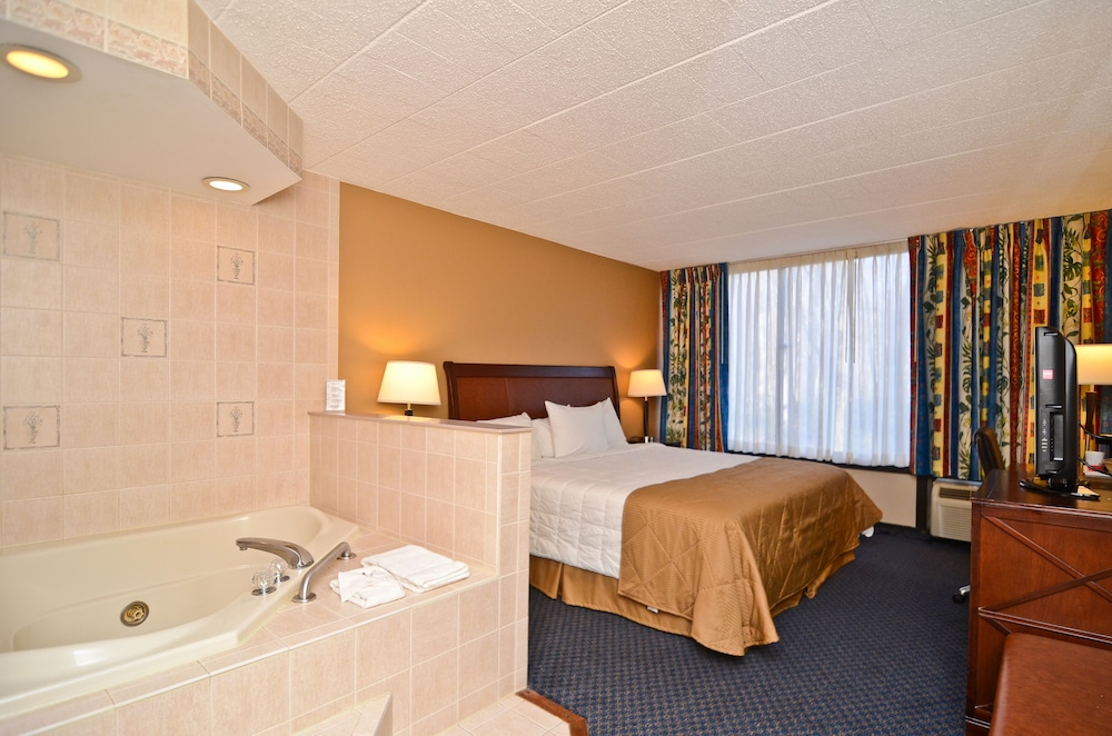 Luxury Room, 1 King Bed, Non Smoking, Jetted Tub photo 1
