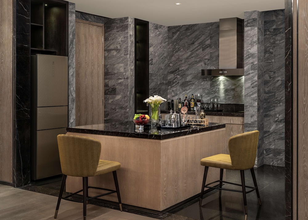King Conrad Suite - Photo 3