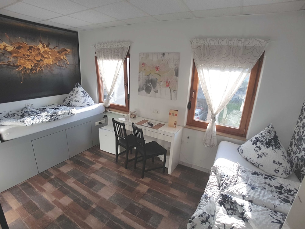 Standard Double Room, 2 Twin Beds, Non Smoking, Refrigerator & Microwave photo 1