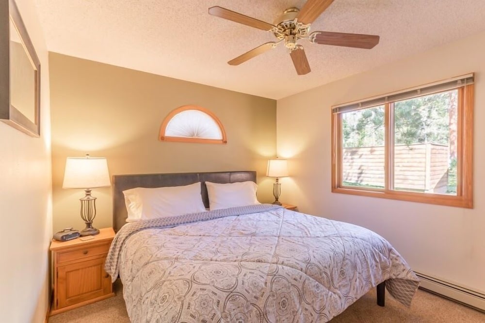 Standard Suite, 2 Bedrooms, Fireplace, River View photo 2