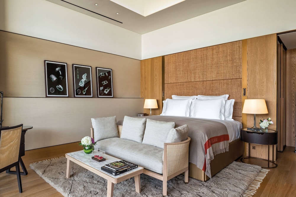 Superior Room, 1 King Bed, Balcony