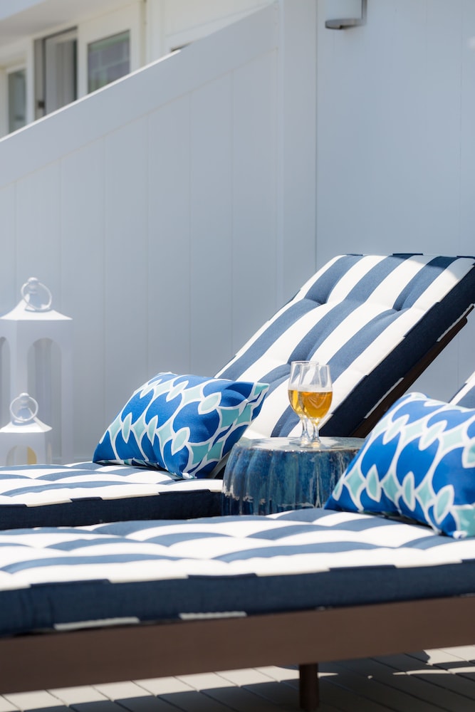 Oceanview King photo 2