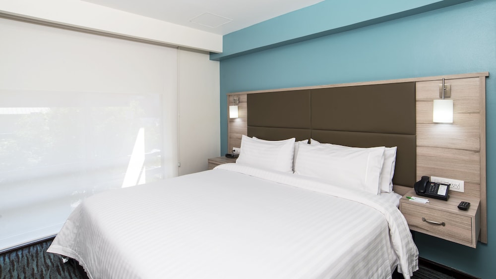 Standard Room, 1 Queen Bed - Photo 2