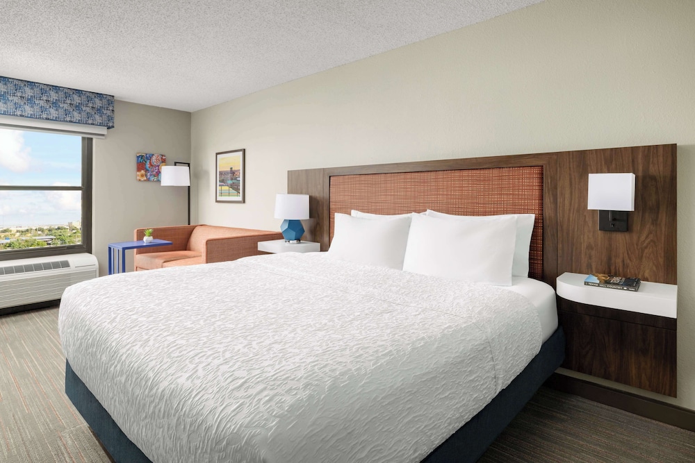 Room, 1 King Bed, Non Smoking - Photo 5