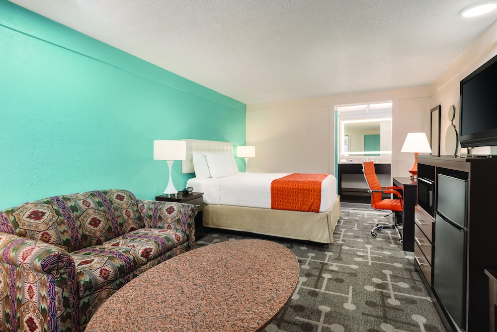 Room, 1 Queen Bed - Photo 4