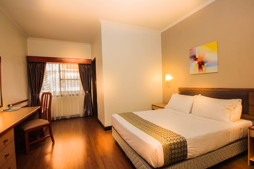 Apartment, 3 Bedrooms - Photo 2