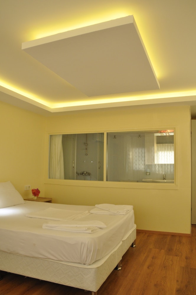 Classic Studio, 1 Double Bed, Sea View photo 1
