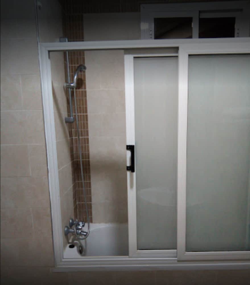 Double Room - Photo 8