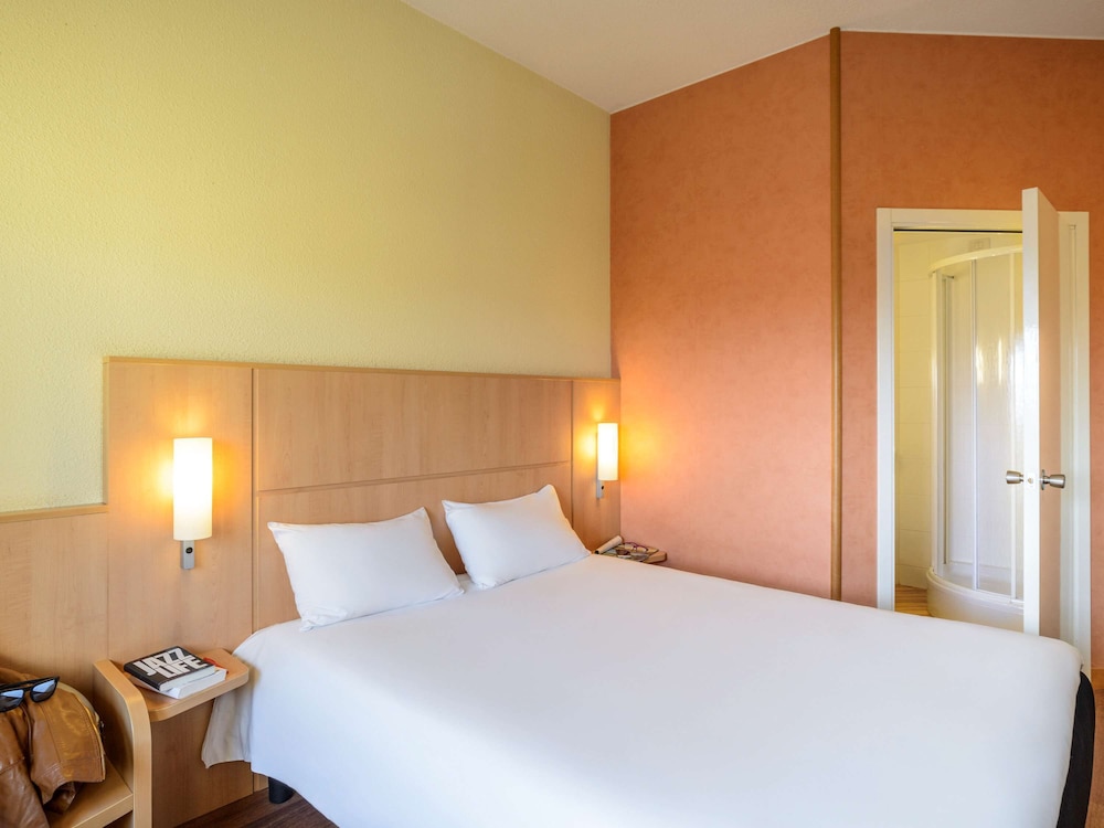 Standard Twin Room, 2 Twin Beds - Photo 9