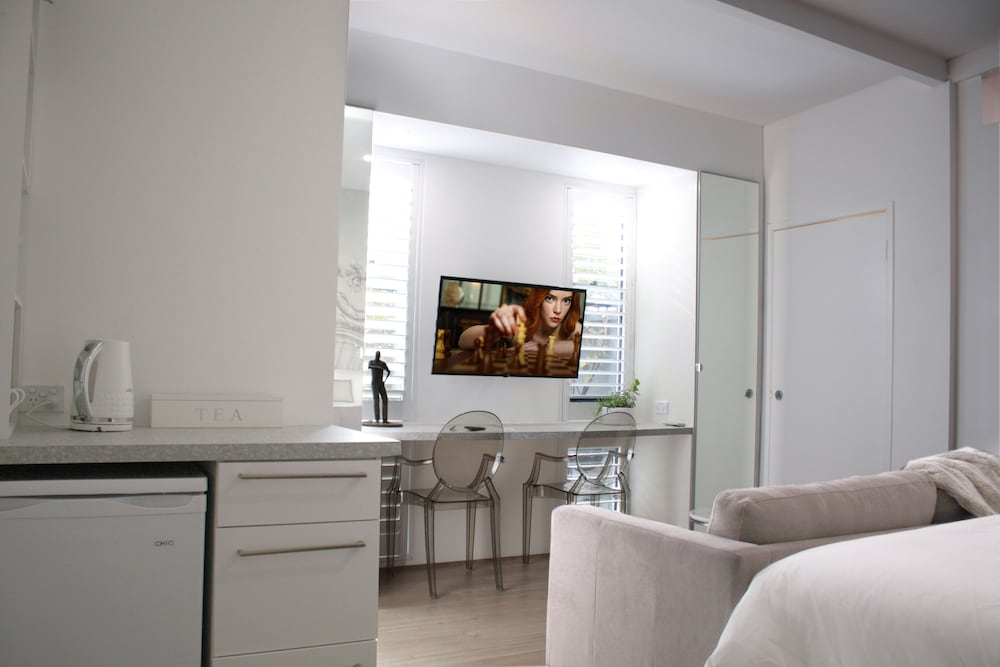 Luxury Room, 1 King Bed, Non Smoking, Garden View photo 3