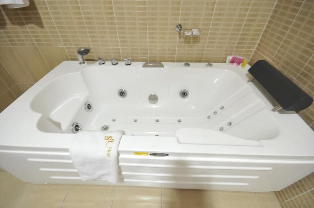 Executive Room - Photo 2