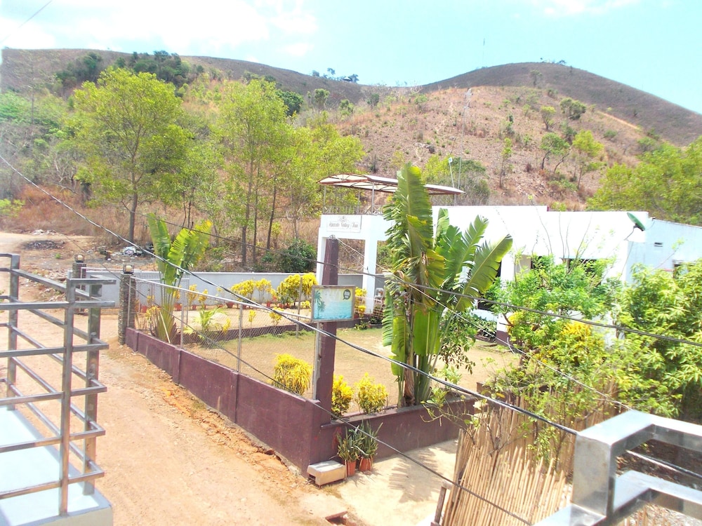 Deluxe Triple Room, 2 Double Beds, Hill View photo 3