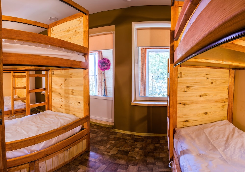 Bed in 6-bed Mixed Dormitory Room