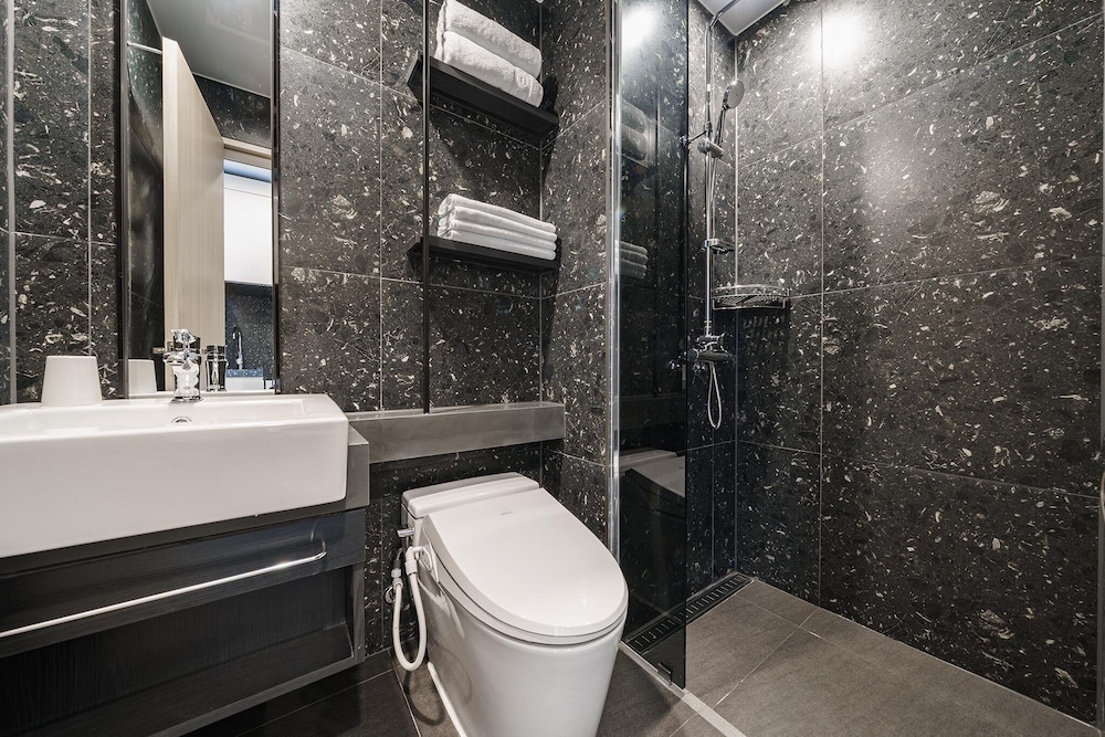 Standard Twin Room - Photo 9