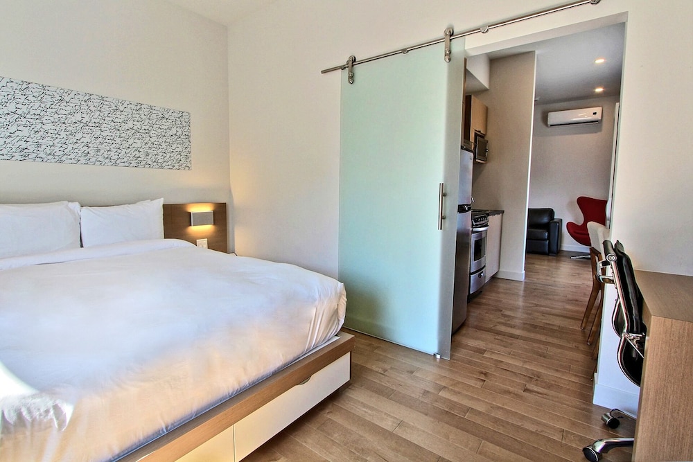 Studio, 1 Queen Bed With Sofa Bed, Kitchenette photo 2