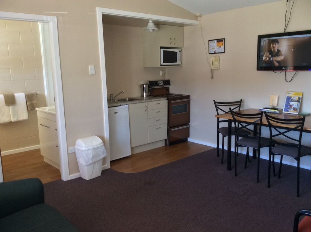 Standard Suite, 2 Bedrooms, Non Smoking, Kitchen ((Queen/Twin)) photo 2