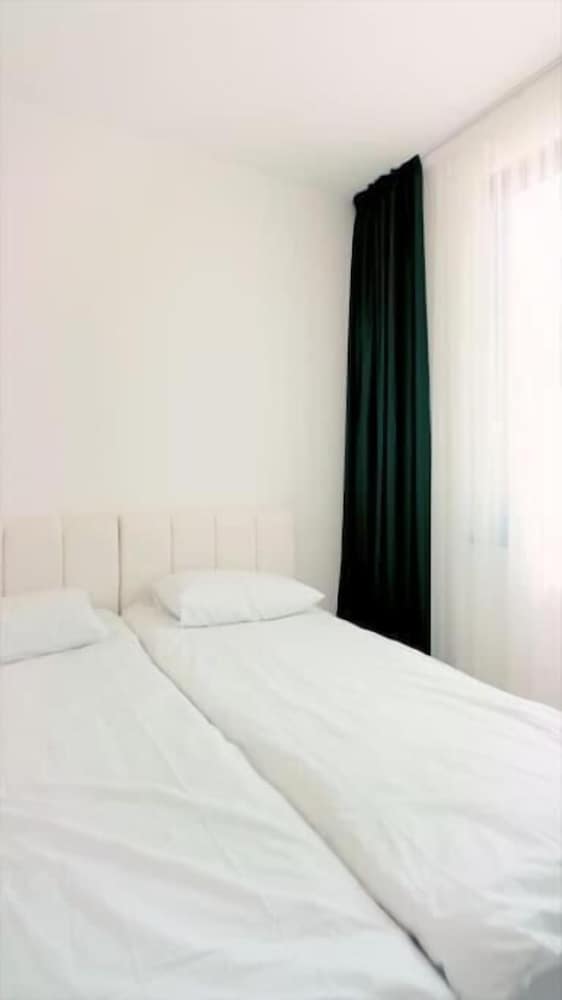 Apartment, 2 Bedrooms, Accessible, Smoking photo 2