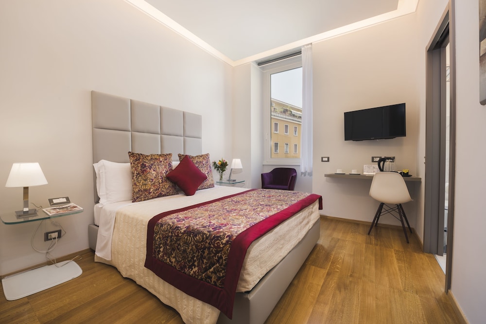 Deluxe Double Room, 1 Queen Bed, Accessible, City View photo 1