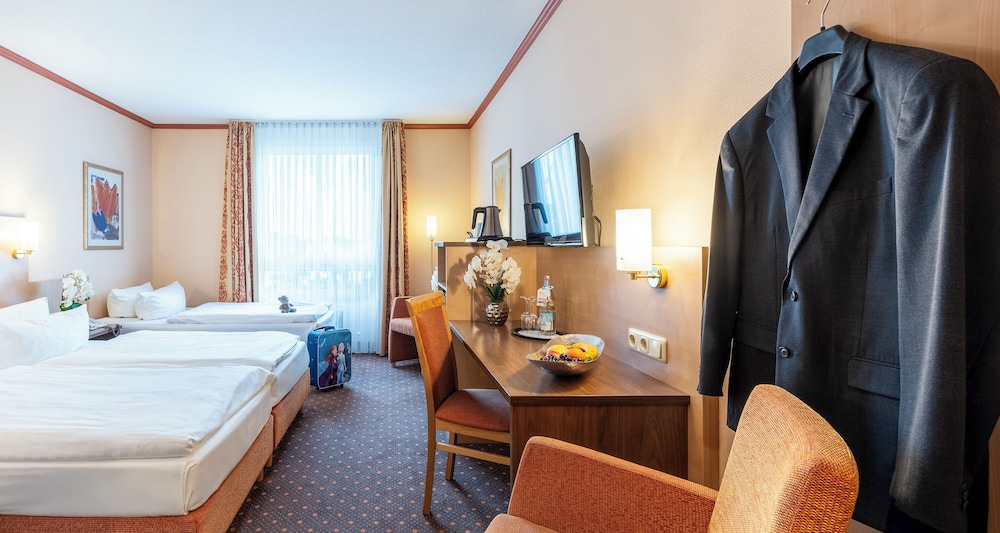 Standard Room, Multiple Beds - Photo 2