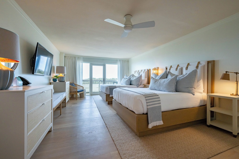 Superior Room, 1 King Bed with Sofa bed (Gulf View Guest Room 3rd Floor) photo 2