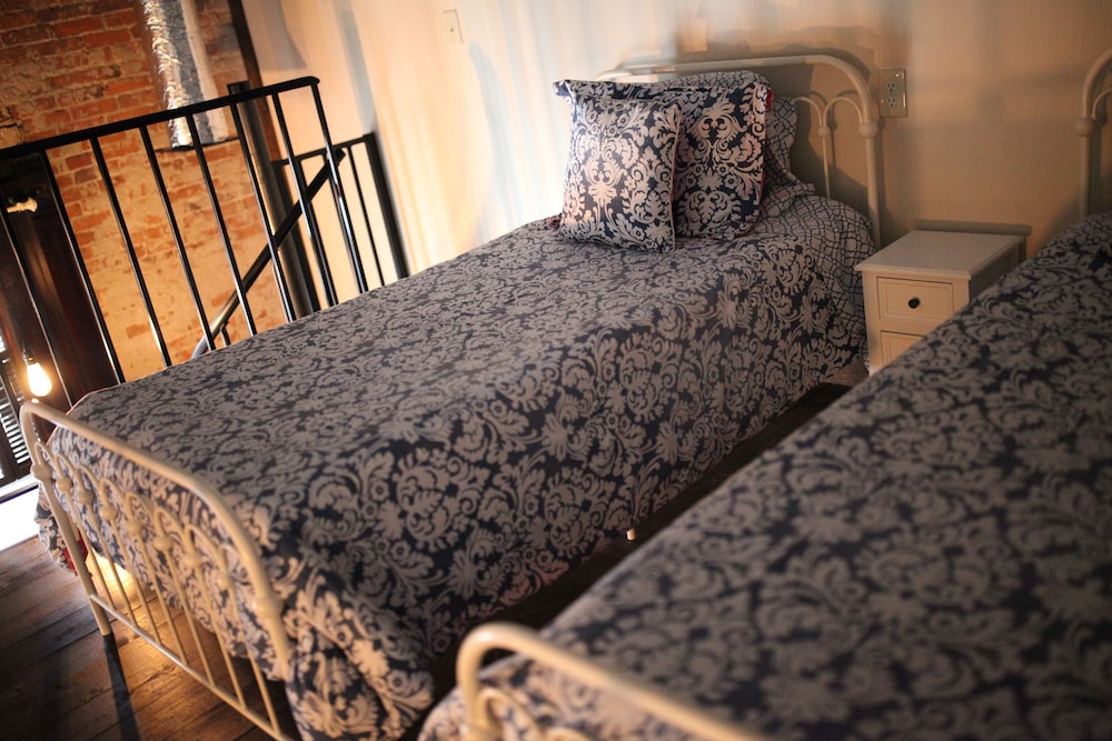 Luxury Loft, Multiple Beds photo 2