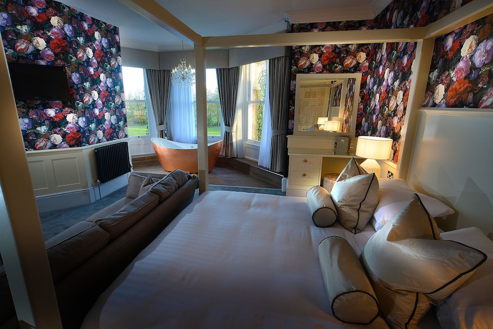 Suite with Four Poster Bed photo 2