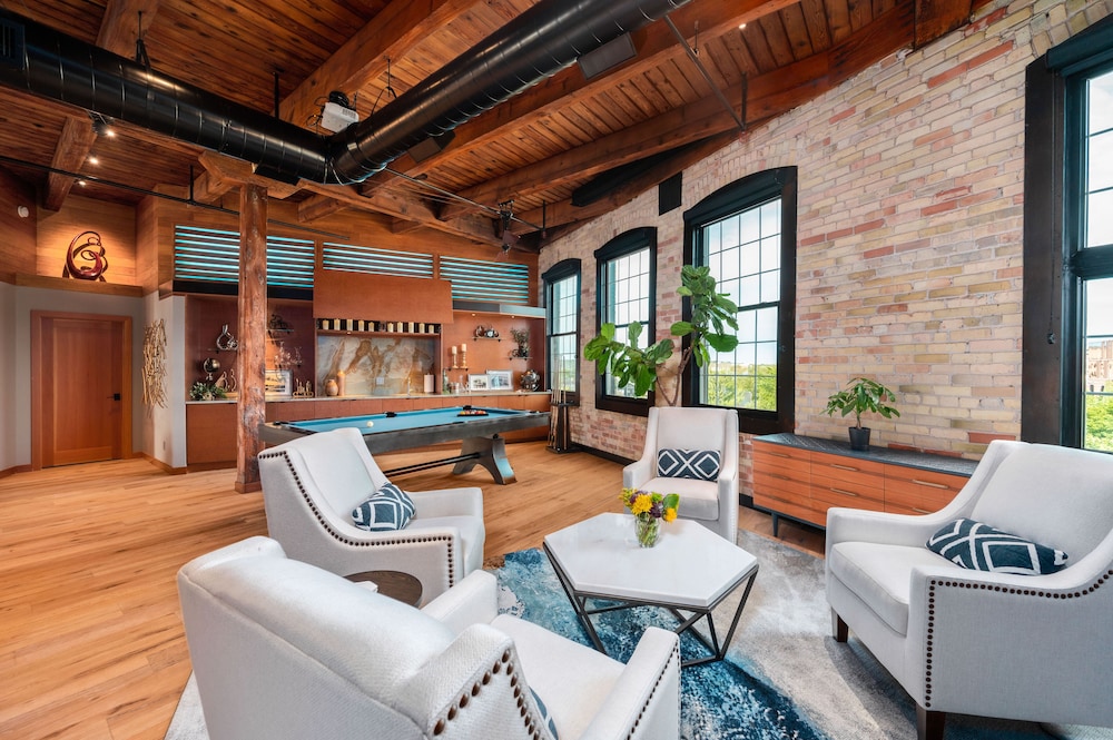 Luxury Condo photo 1