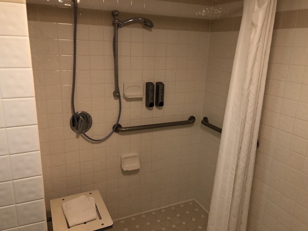 Room, 1 King Bed, Accessible, Non Smoking - Photo 4
