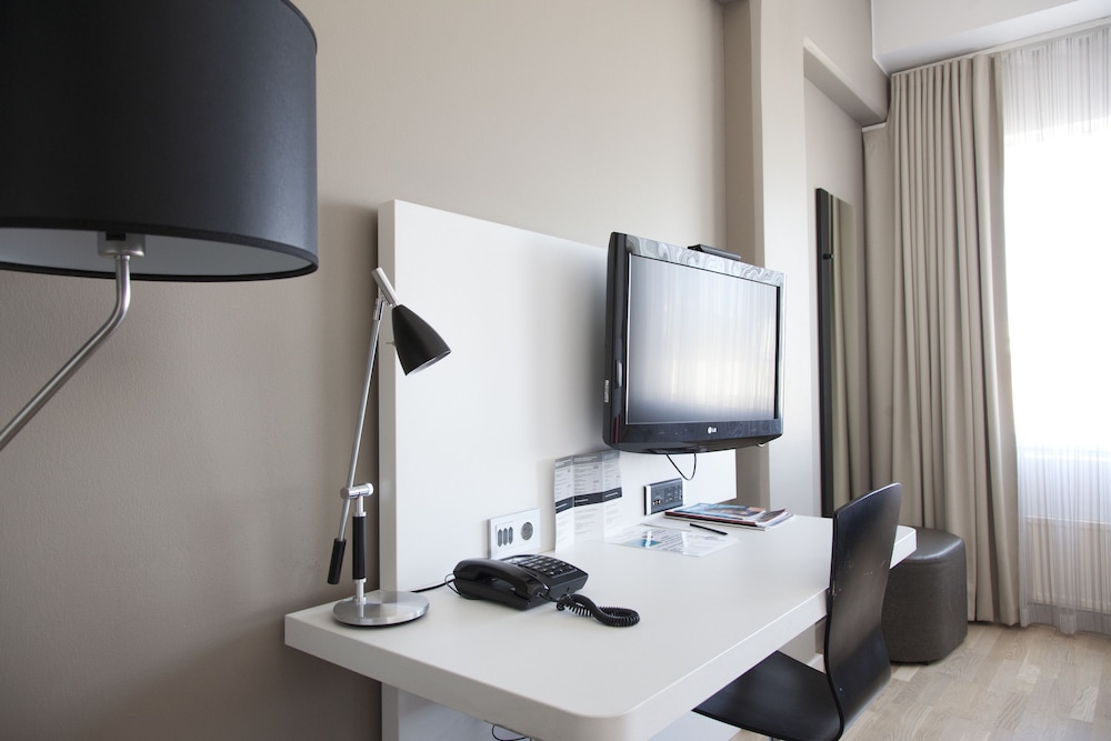 Twin Room - Photo 2
